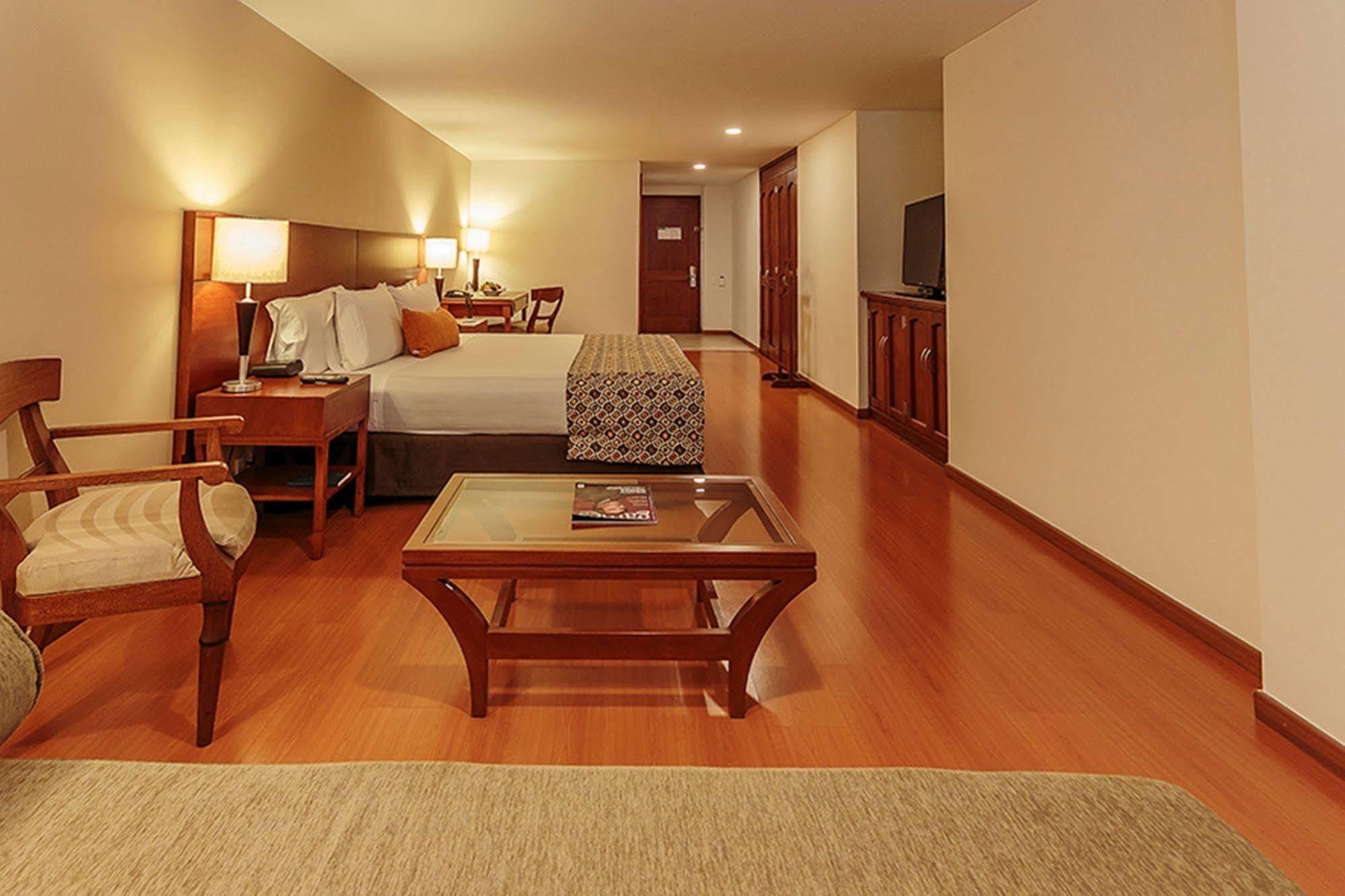 בוגוטה Hotel Estelar Suites Jones מראה חיצוני תמונה