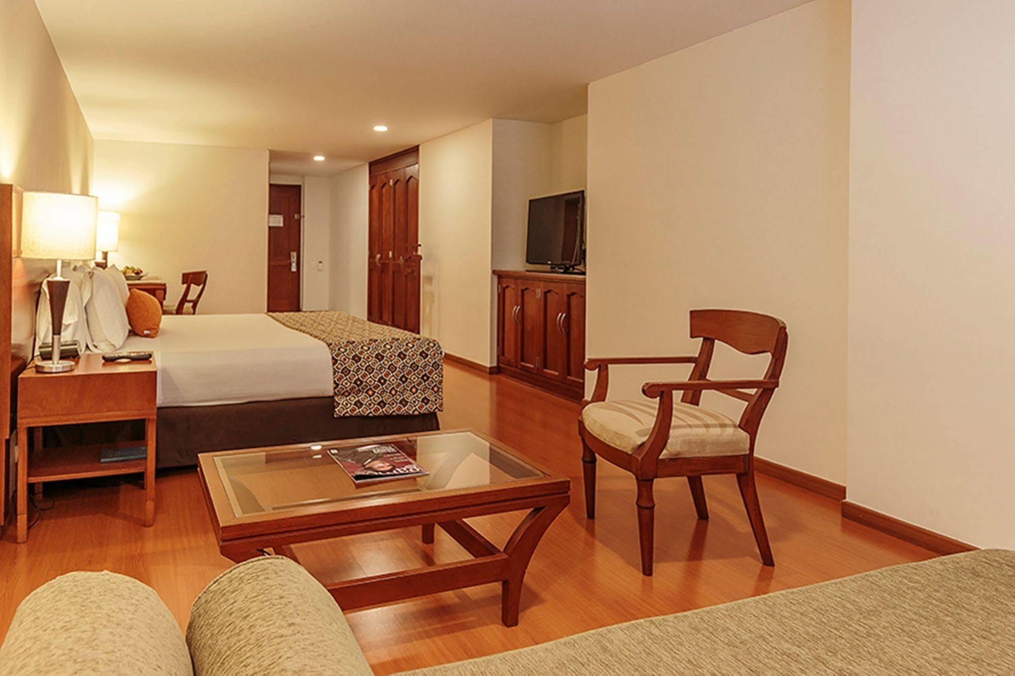 בוגוטה Hotel Estelar Suites Jones מראה חיצוני תמונה